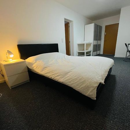 En-Suite For Family,Couple And Females แลงคาสเตอร์ ภายนอก รูปภาพ