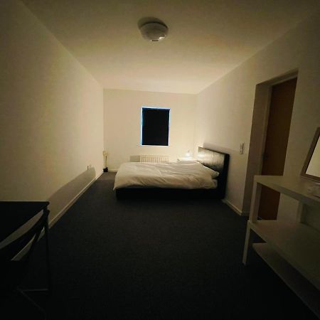 En-Suite For Family,Couple And Females แลงคาสเตอร์ ภายนอก รูปภาพ