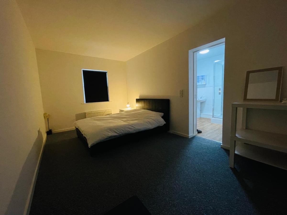 En-Suite For Family,Couple And Females แลงคาสเตอร์ ภายนอก รูปภาพ
