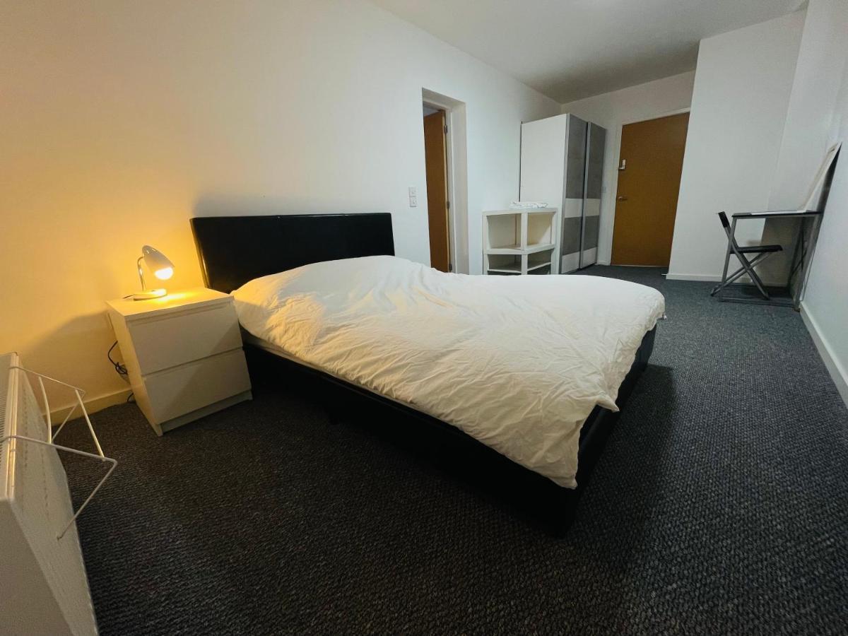 En-Suite For Family,Couple And Females แลงคาสเตอร์ ภายนอก รูปภาพ