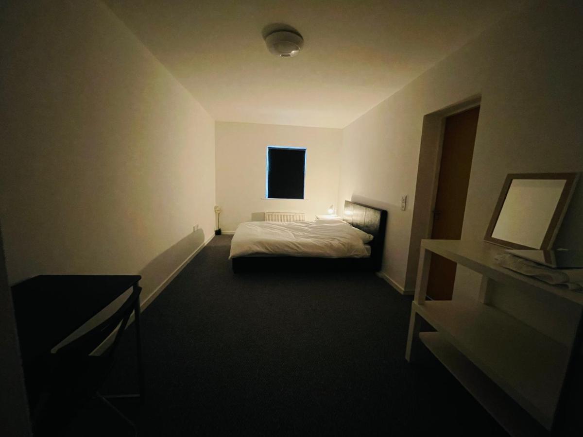 En-Suite For Family,Couple And Females แลงคาสเตอร์ ภายนอก รูปภาพ