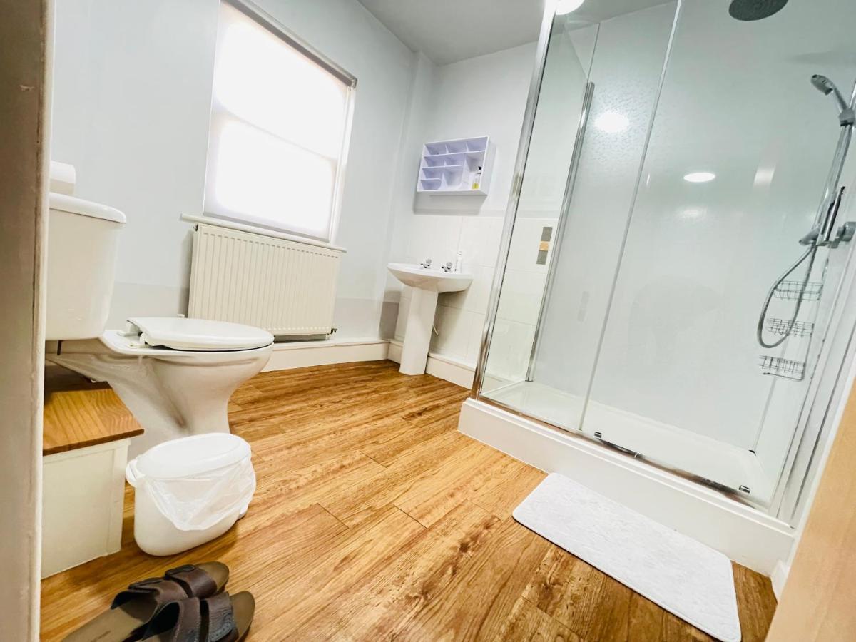 En-Suite For Family,Couple And Females แลงคาสเตอร์ ภายนอก รูปภาพ