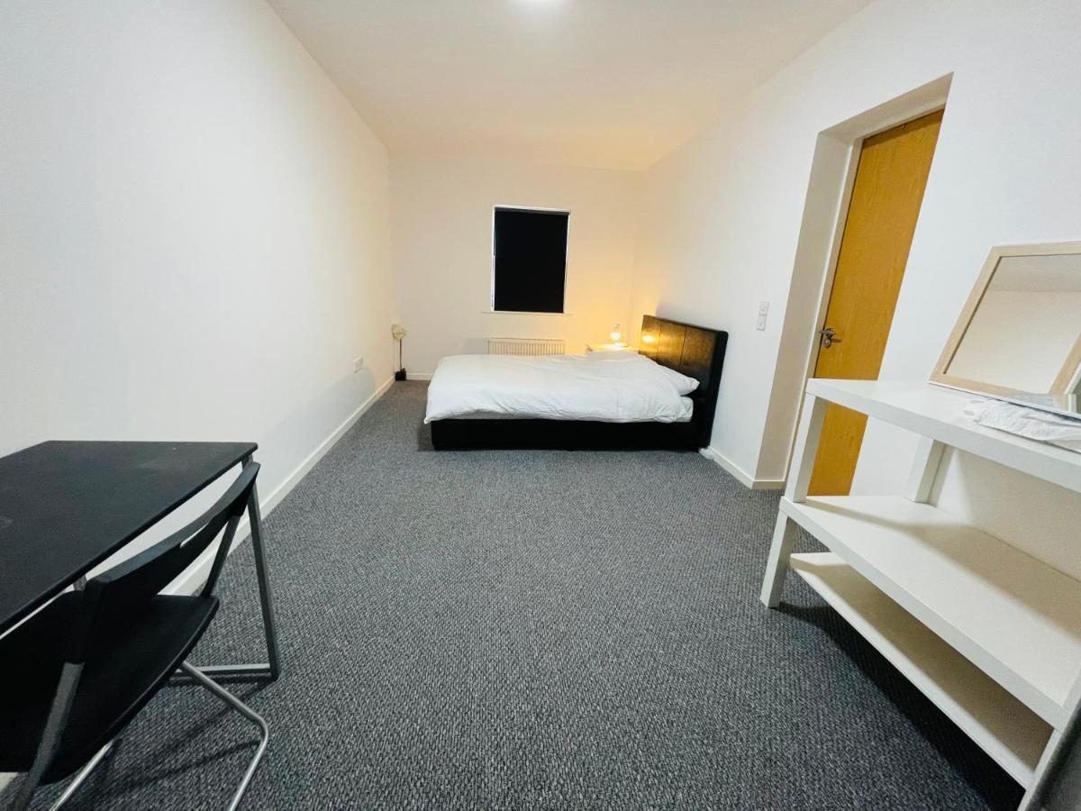 En-Suite For Family,Couple And Females แลงคาสเตอร์ ภายนอก รูปภาพ